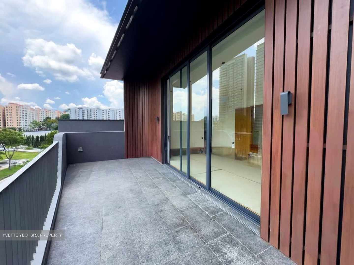 Elizabeth Drive (D23), Terrace #555697401